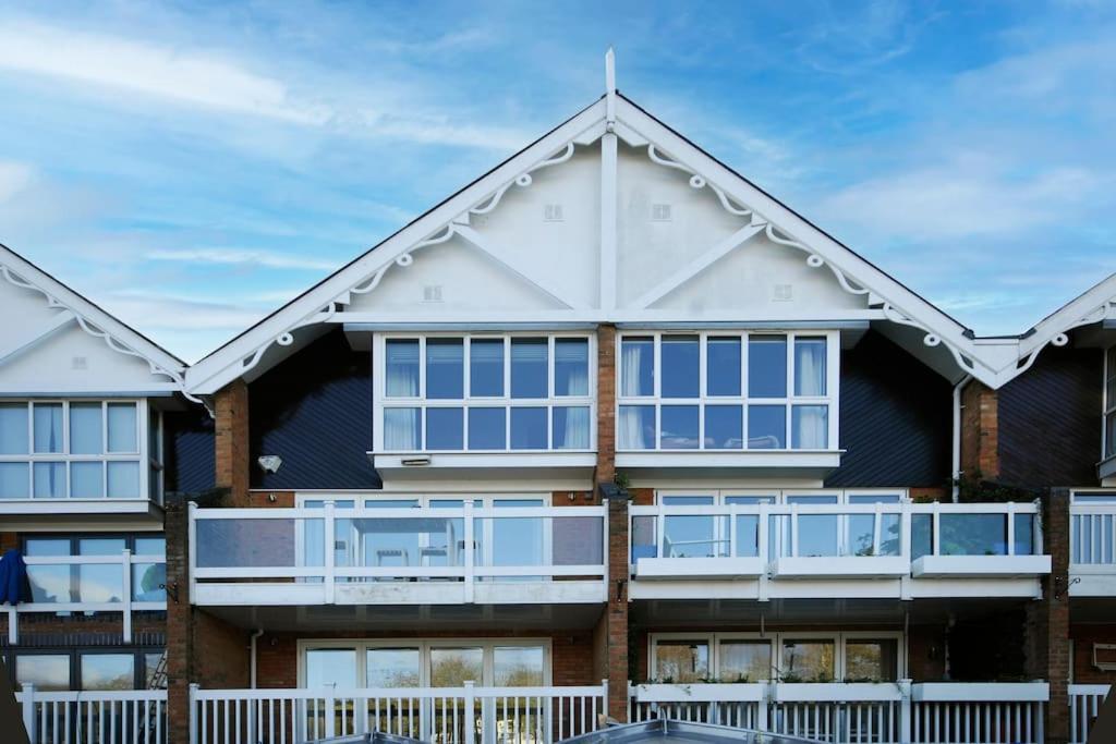 The Oars - Riverfront Property Хенли-на-Темзе Экстерьер фото